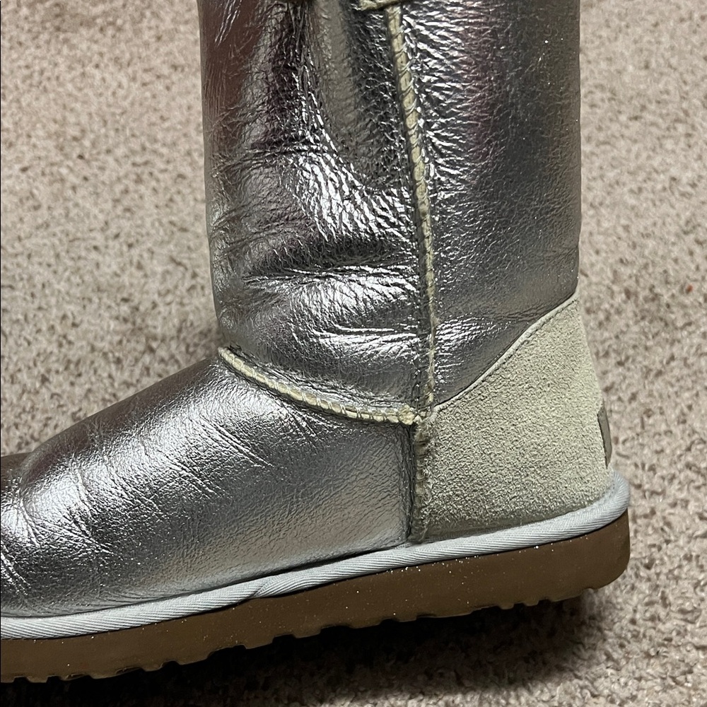 UGG Silver Ankle Boots with Cream Fur Lining I don’t have box - Picture 7 of 9